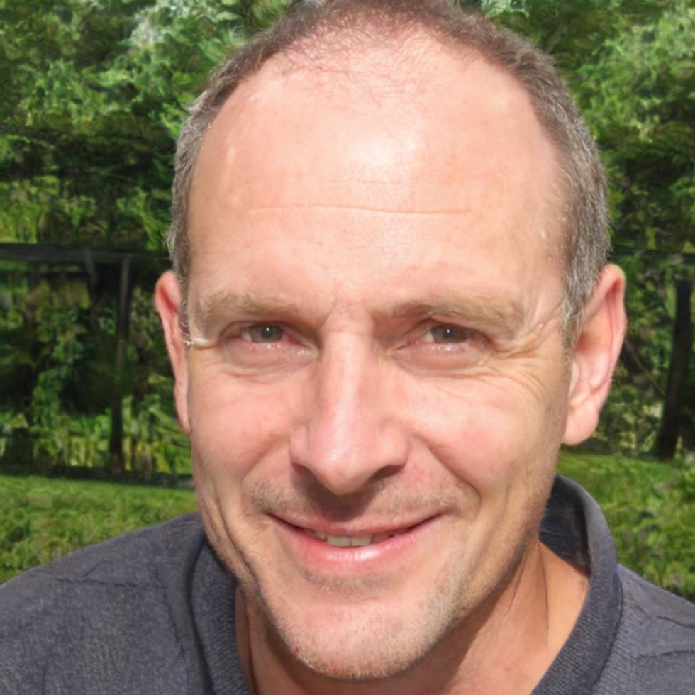 Ritratto di Luciano che condivide la sua esperienza con la meditazione camminata